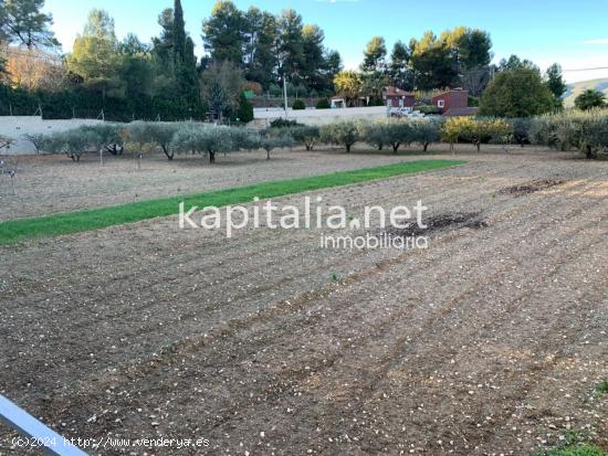 Casa de campo con acuífero propio y con terreno para cultivar. - VALENCIA