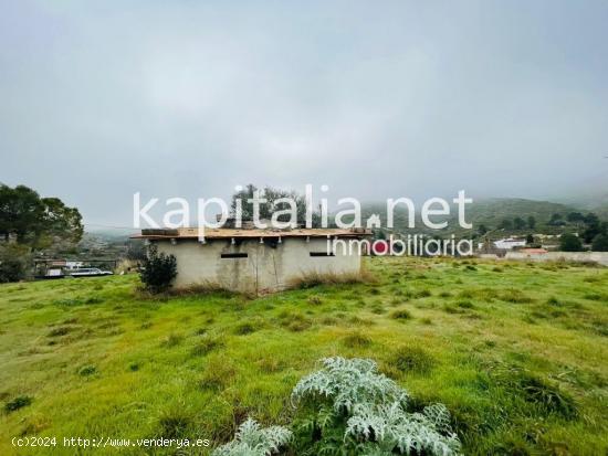 Terreno rústico con pequeña construcción en su interior a la venta en Ontinyent (Valencia) - VALE