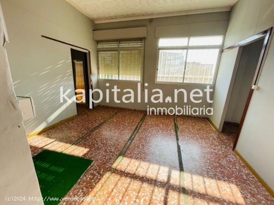 Local comercial en venta y alquiler en L´Olleria (Valencia) - VALENCIA