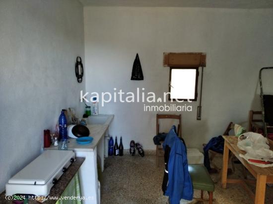 Casa con terreno a la venta en Ontinyent, zona Pou Clar. - VALENCIA