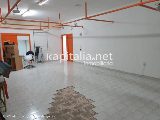 Venta o alquiler de local comercial de 190m2 - VALENCIA