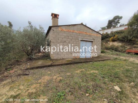 TERRENO CON ALMACEN A LA VENTA EN AGULLENT, ZONA LES COSTES. - VALENCIA