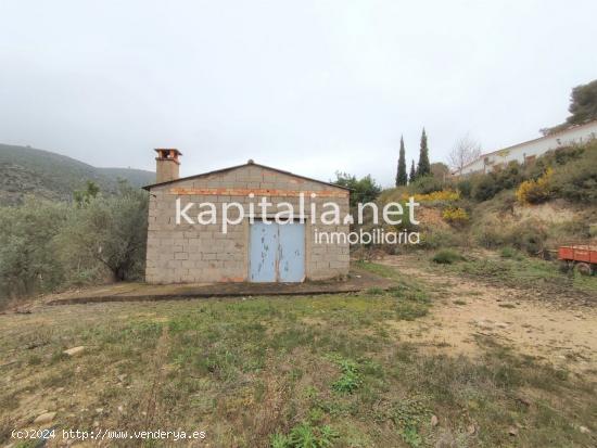 TERRENO CON ALMACEN A LA VENTA EN AGULLENT, ZONA LES COSTES. - VALENCIA