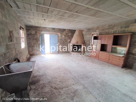 TERRENO CON ALMACEN A LA VENTA EN AGULLENT, ZONA LES COSTES. - VALENCIA