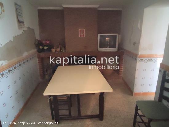 CASA A LA VENTA EN AGULLENT. - VALENCIA