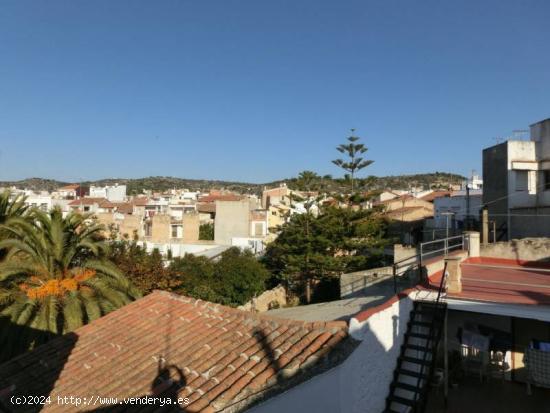  Casa de 66 m2 con 4 dormitorios en el centro de la población. - TARRAGONA 