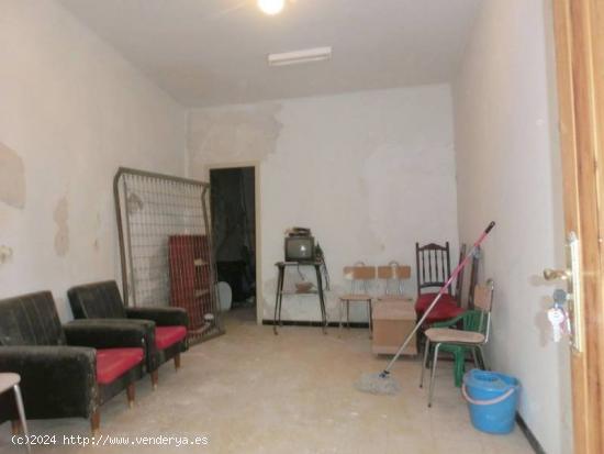 Casa de 66 m2 con 4 dormitorios en el centro de la población. - TARRAGONA