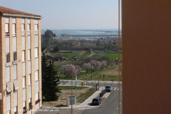 Piso de 95 m2 con 4 habitaciones y balcon - TARRAGONA