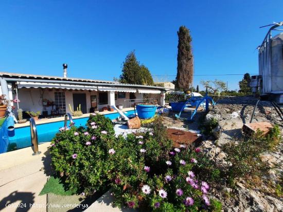  Finca  de 4380 m2 con casa de 75 m2, con piscina. A 100 m de la playa! - TARRAGONA 