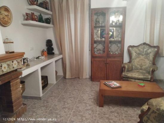 Gran casa de 3 dormitorios, Buhardilla y patio. Para entrar a vivir! - TARRAGONA