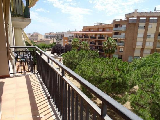  Piso de 85 m2, consta de 3 dormitorios. Parking y trastero. Vistas al parque - TARRAGONA 