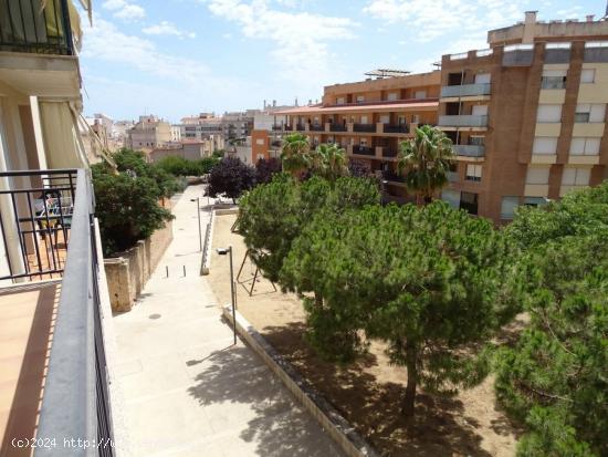 Piso de 85 m2, consta de 3 dormitorios. Parking y trastero. Vistas al parque - TARRAGONA