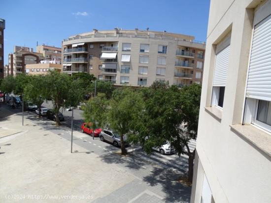 Piso de 85 m2, consta de 3 dormitorios. Parking y trastero. Vistas al parque - TARRAGONA