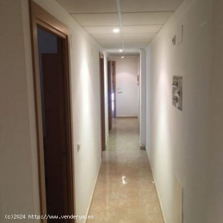 Piso de 85 m2, con 3 dormitorios, terraza. Parking. Céntrico. A 5 MINUTOS DE LA  PLAYA - TARRAGONA