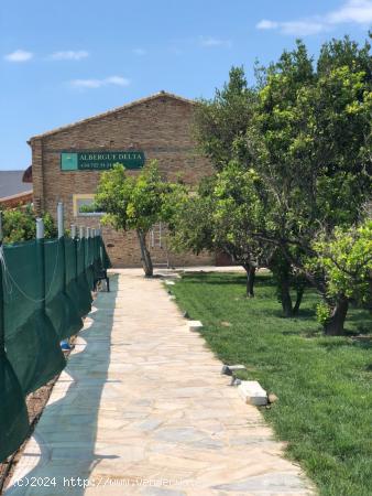 Albergue  en pleno funcionamento, con terraza,  bar y sala de baile - TARRAGONA