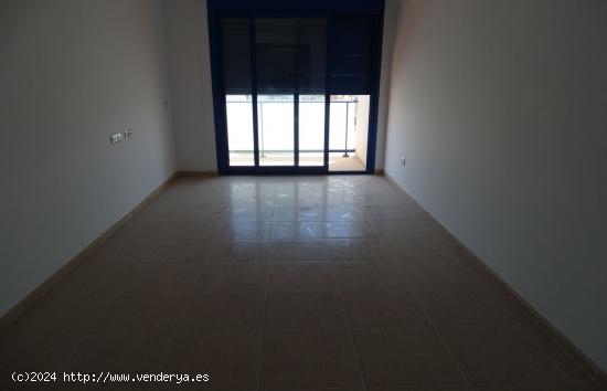 Apartamento de 65 m2 con 2 dormitorios, terraza y parking - TARRAGONA