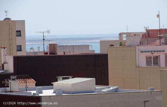 Apartamento de 75 m2 con 3 dormitorios, terraza y parking - TARRAGONA