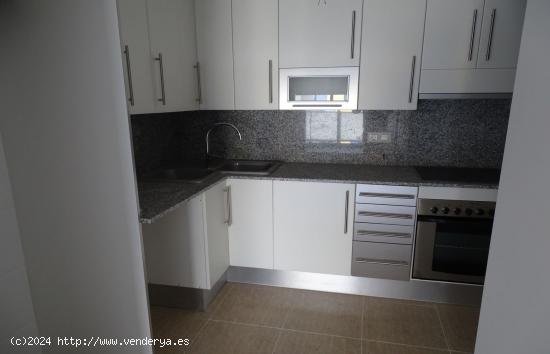 Apartamento de 47 m2 con 2 dormitorios y parking - TARRAGONA