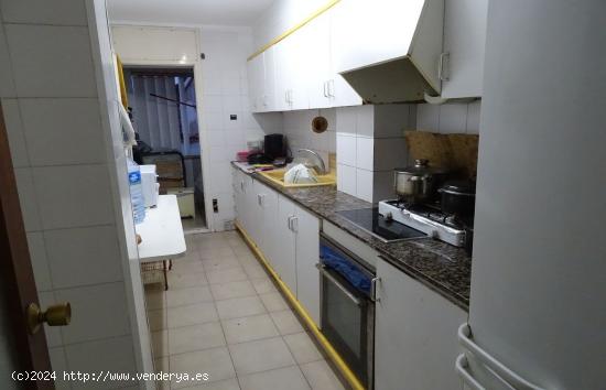 Piso de 91 m2, con 4 dormitorios, céntrico, buena orientación - TARRAGONA