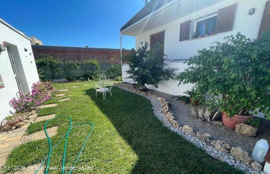 CHALET IDEAL, CON JARDIN.  ZONA RESIDENCIAL. A 3 KM DEL MAR - TARRAGONA