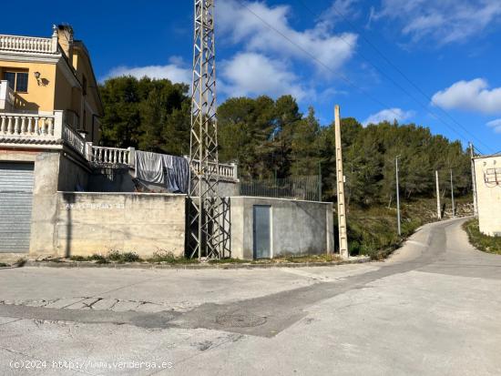 Solar urbano en Les Palmeres ( Canyelles ) - BARCELONA