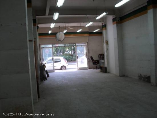 LOCAL COMERCIAL DE 100 M2, EN ZONA SANT JOAN. - BARCELONA