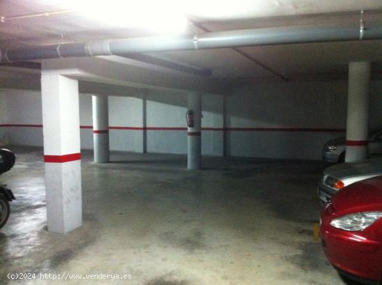 Conjunto 2 plazas parking cerca Iglesia Sant Joan - BARCELONA