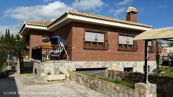 Bonito chalet independiente con parcela en San Vicente - ALICANTE