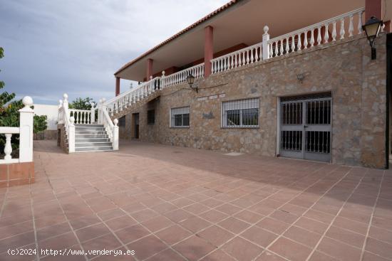 Se vende espectacular Hacienda chalet en pechina . - ALMERIA