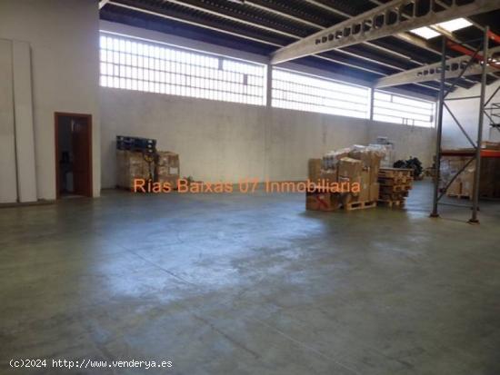 REF 4866 NAVE SEMIDIAFANA 700 m2 CON 4 OFICINAS Y BAÑOS - PONTEVEDRA