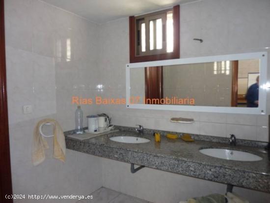 REF 4866 NAVE SEMIDIAFANA 700 m2 CON 4 OFICINAS Y BAÑOS - PONTEVEDRA