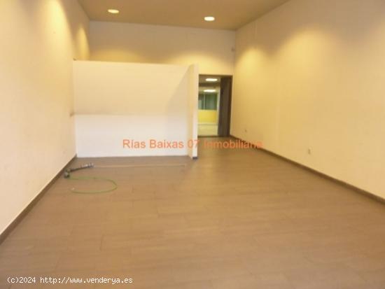 REF 4258 LOCAL 950m2 ESQUINA DOS CALLES CON PARKING 9 VEHICULOS ,OFICINAS,BAÑOS Y VESTUARIOS VIGO -