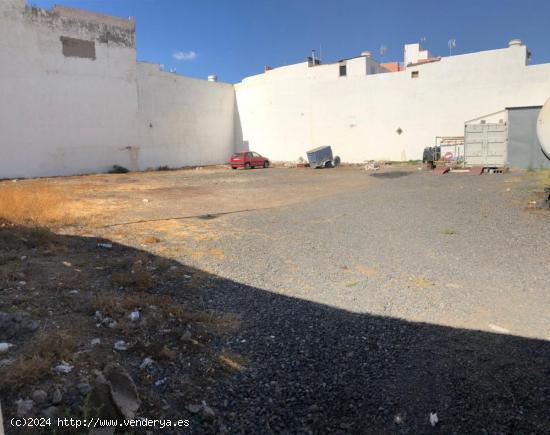 SOLAR EN ESQUINA EN ZONA COMERCIAL DEL CRUCE DE ARINAGA - LAS PALMAS