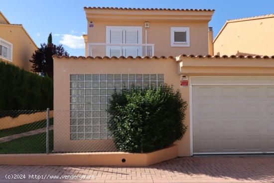 Fantástico pareado en residencial con piscina comunitaria y parque infantil - VALENCIA