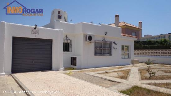 VENTA DE CHALET EN ROQUETAS DE MAR 3 DOR ,2 BAÑOS, 800m DE PARCELA ,SOLARIUM.. - ALMERIA