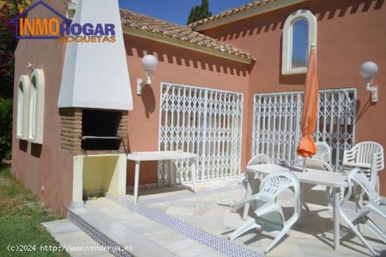 PRECIOSO CHALET, EL LA URBA DE ROQUETAS DE MAR,6 DOR,4 BAÑOS,PISCINA CON ZONAS VERDES - ALMERIA