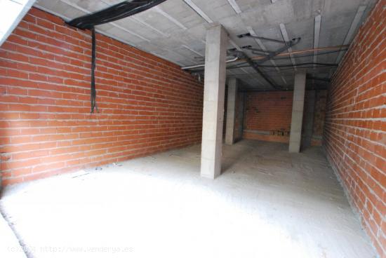 Local comercial de 90 m2, zona de Mura, cerca del centro - VALENCIA