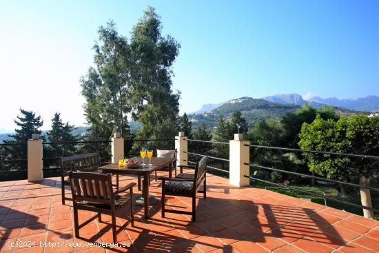 MAGNÍFICA VILLA DE LUJO CON VISTAS PANORÁMICAS EN CALPE - ALICANTE