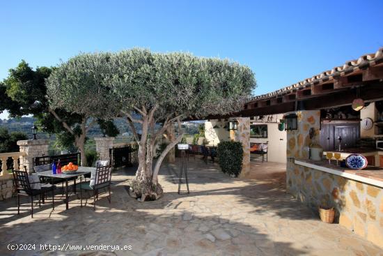 MAGNÍFICA VILLA DE LUJO CON VISTAS PANORÁMICAS EN CALPE - ALICANTE