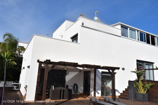 Espectaculares vistas al mar jardin y piscina privada - TARRAGONA