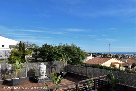 Espectaculares vistas al mar jardin y piscina privada - TARRAGONA