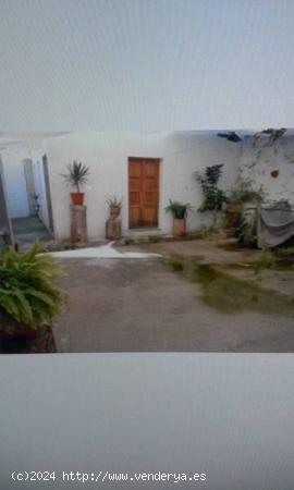 TERRENO URBANO CON CASA DE MADERA Y CASA DE CEMENTO. - ALMERIA