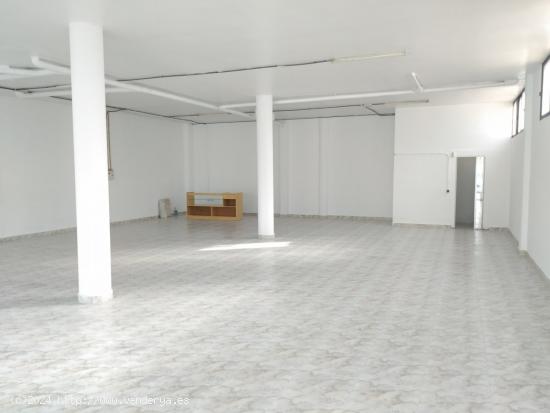 LOCAL COMERCIAL EN VENTA EN EL PUENTE DEL RIO. - ALMERIA