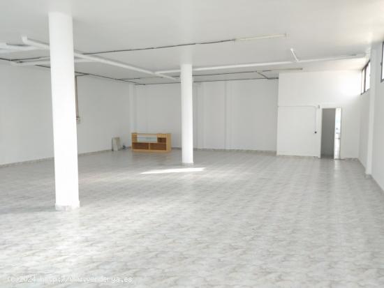 LOCAL COMERCIAL EN VENTA EN EL PUENTE DEL RIO. - ALMERIA