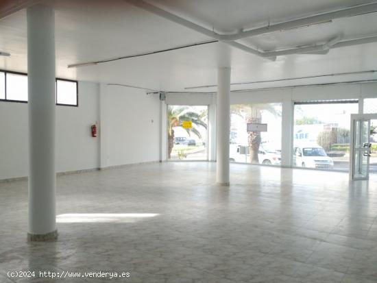 LOCAL COMERCIAL EN VENTA EN EL PUENTE DEL RIO. - ALMERIA