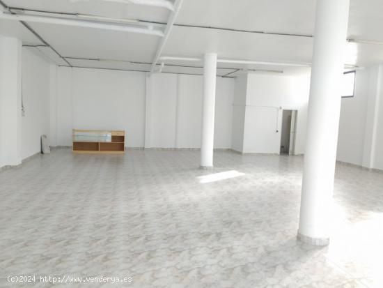 LOCAL COMERCIAL EN VENTA EN EL PUENTE DEL RIO. - ALMERIA