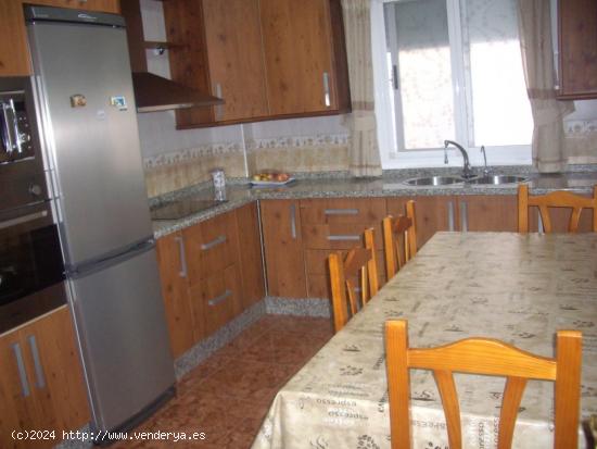 GRAN CASA SEMICENTRICA EN VENTA - ALMERIA