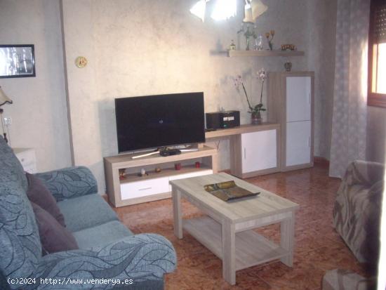 GRAN CASA SEMICENTRICA EN VENTA - ALMERIA