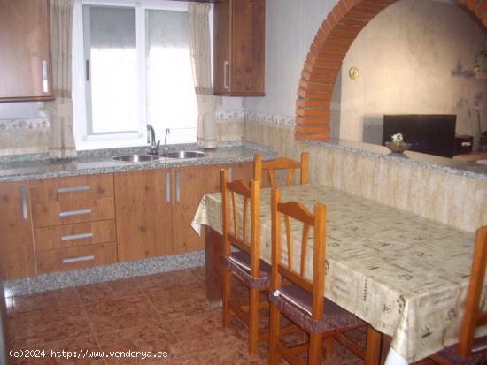 GRAN CASA SEMICENTRICA EN VENTA - ALMERIA