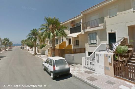  MAGNIFICA CASA TRIPLEX A 100 METROS DEL MAR - ALMERIA 